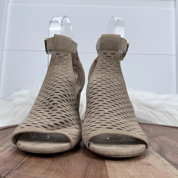 Express Shoes Womens Size 7 Block Heel Sandals Cutout Peep Toe Ankle Strap Dress - Picture 4 of 8